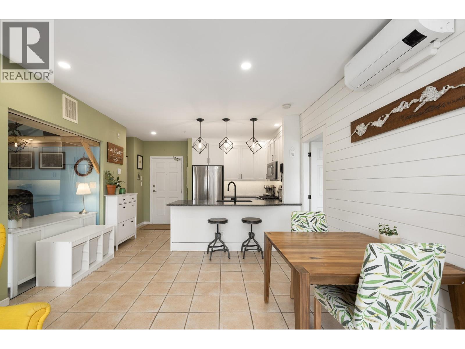 219 3629 Deercrest Drive, North Vancouver, British Columbia  V7G 2S9 - Photo 2 - R3116317