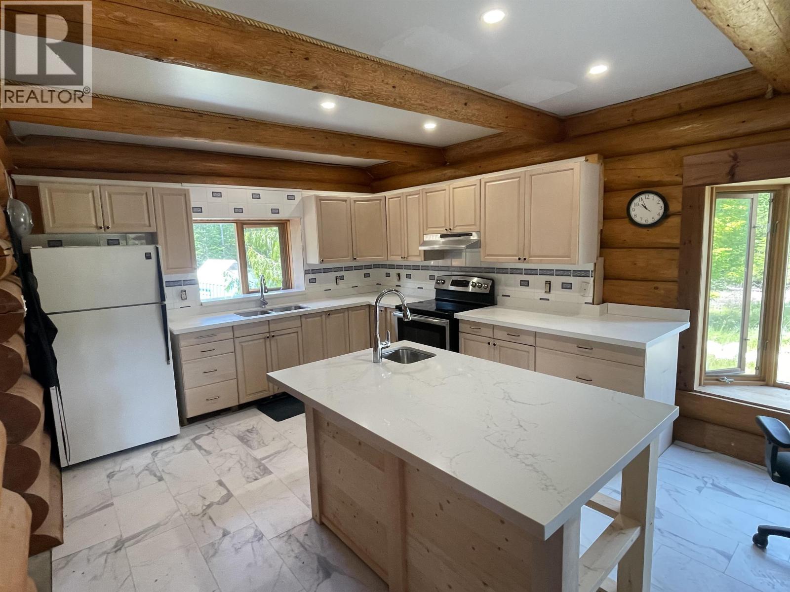 3101 SOLOMON WAY Terrace Photo 6