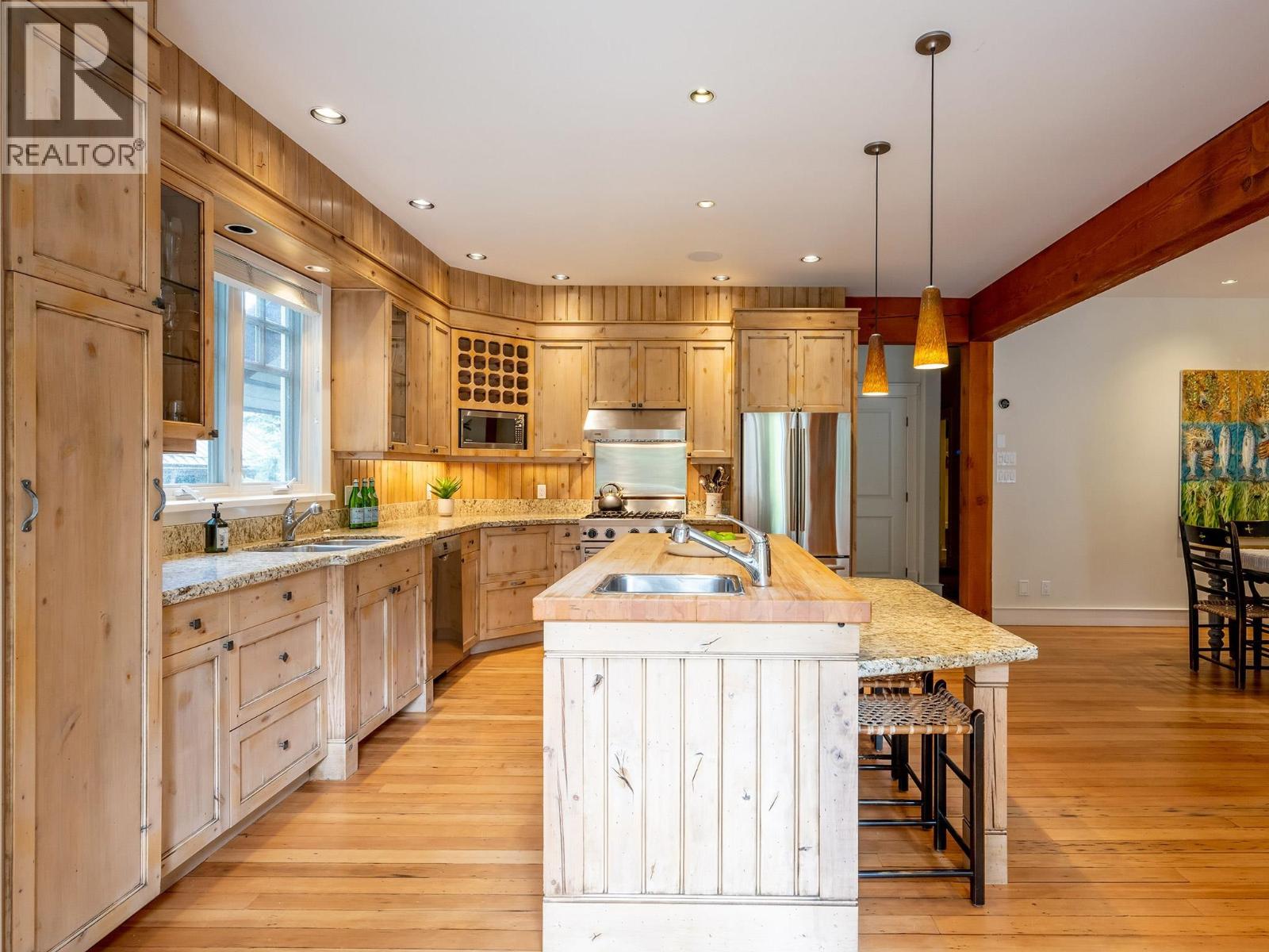 7313 Fitzsimmons Road South, Whistler, British Columbia  V8E 0E5 - Photo 10 - R3116343