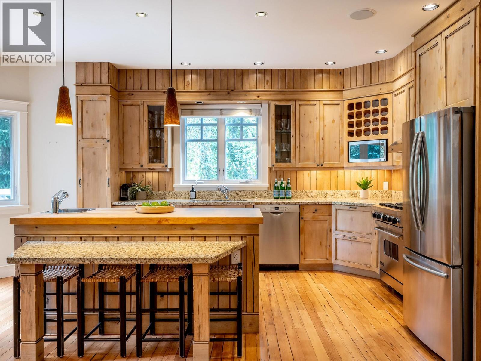 7313 Fitzsimmons Road South, Whistler, British Columbia  V8E 0E5 - Photo 11 - R3116343