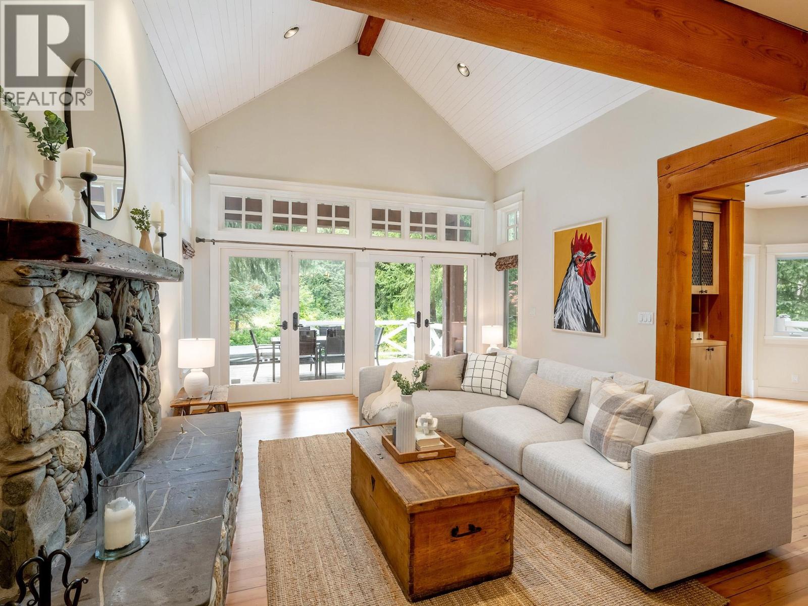 7313 Fitzsimmons Road South, Whistler, British Columbia  V8E 0E5 - Photo 3 - R3116343