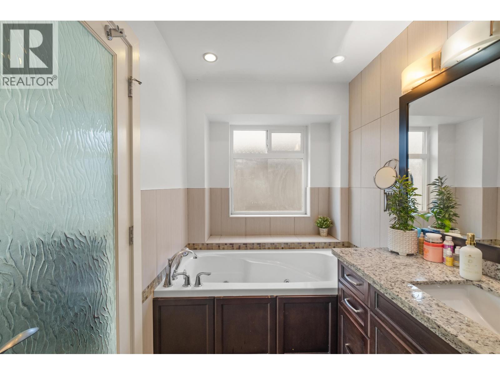 318 W 18th Street, North Vancouver, British Columbia  V7M 1W9 - Photo 13 - R3116344