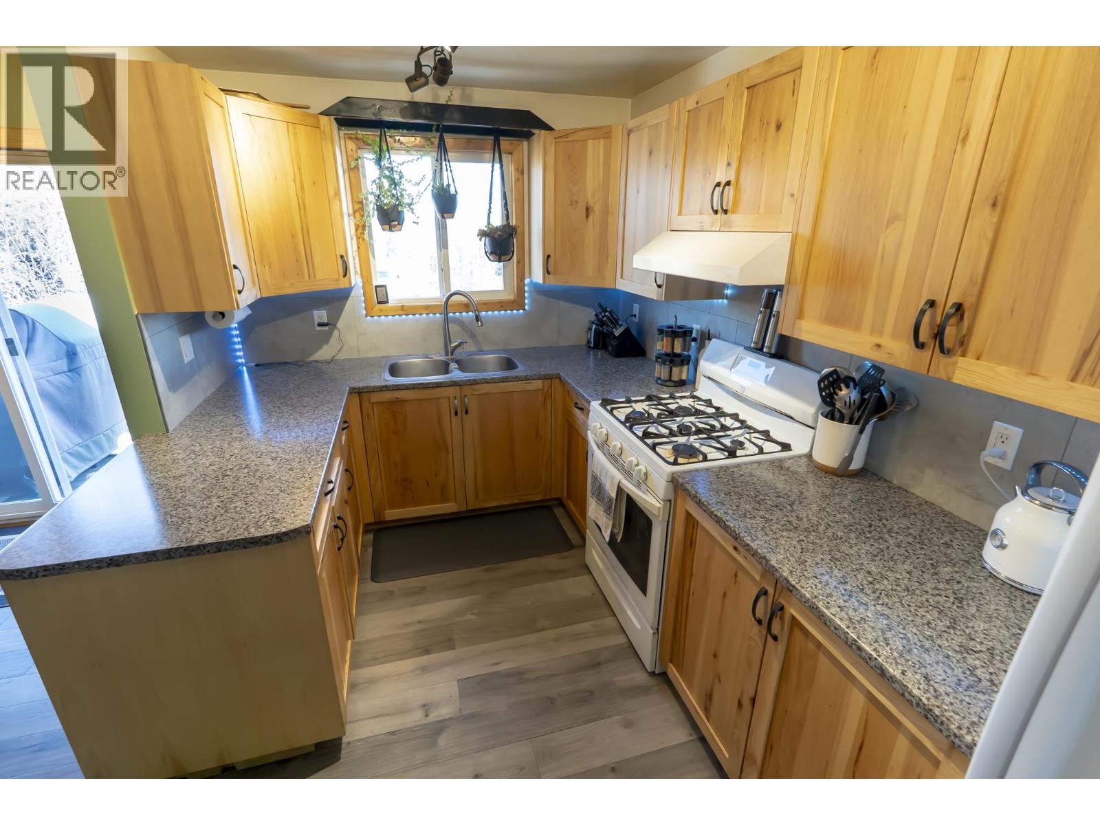 138 W 6th Street, Vanderhoof, British Columbia  V0J 3A0 - Photo 5 - R3116209