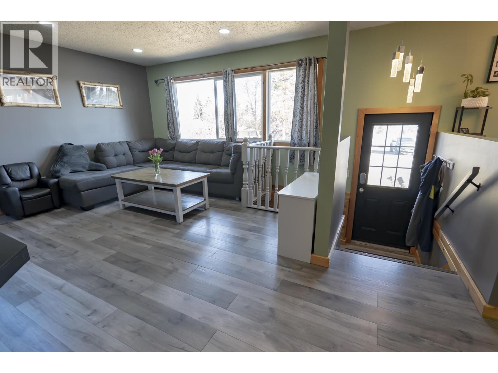 138 W 6th Street, Vanderhoof, British Columbia  V0J 3A0 - Photo 10 - R3116209