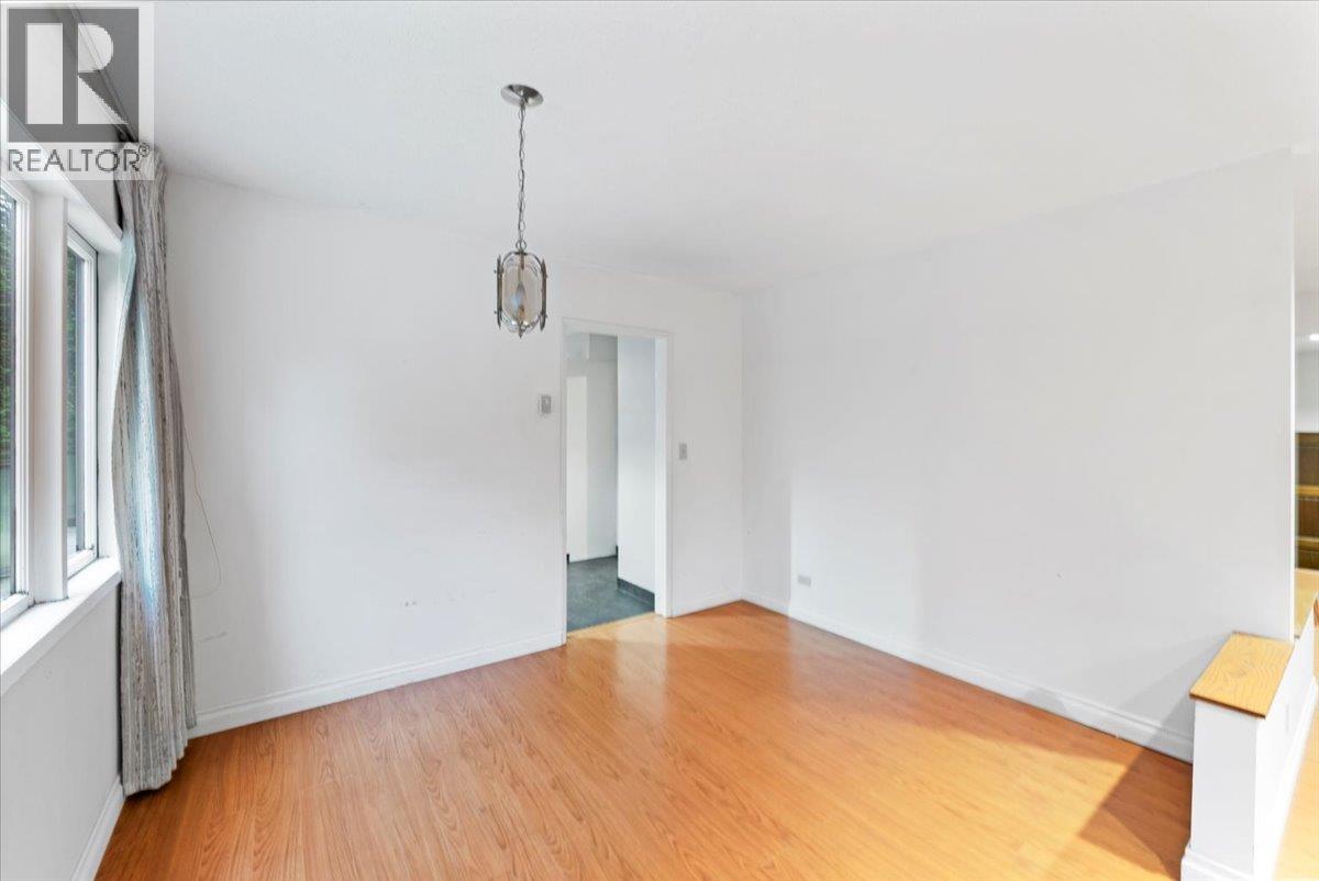 1064 Ruthina Avenue, North Vancouver, British Columbia  V7R 2E6 - Photo 11 - R3116306