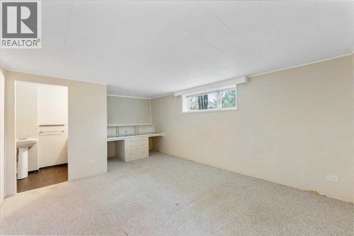 1064 Ruthina Avenue, North Vancouver, British Columbia  V7R 2E6 - Photo 33 - R3116306