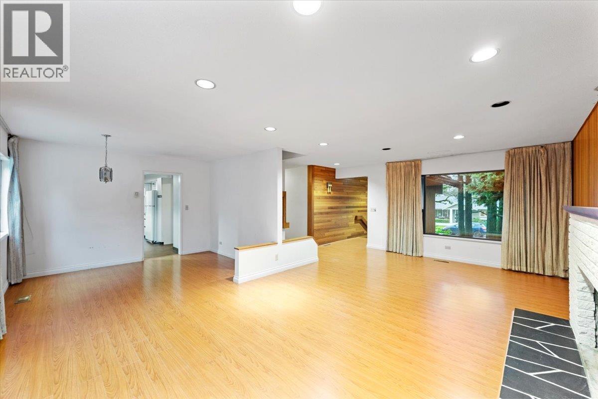 1064 Ruthina Avenue, North Vancouver, British Columbia  V7R 2E6 - Photo 8 - R3116306