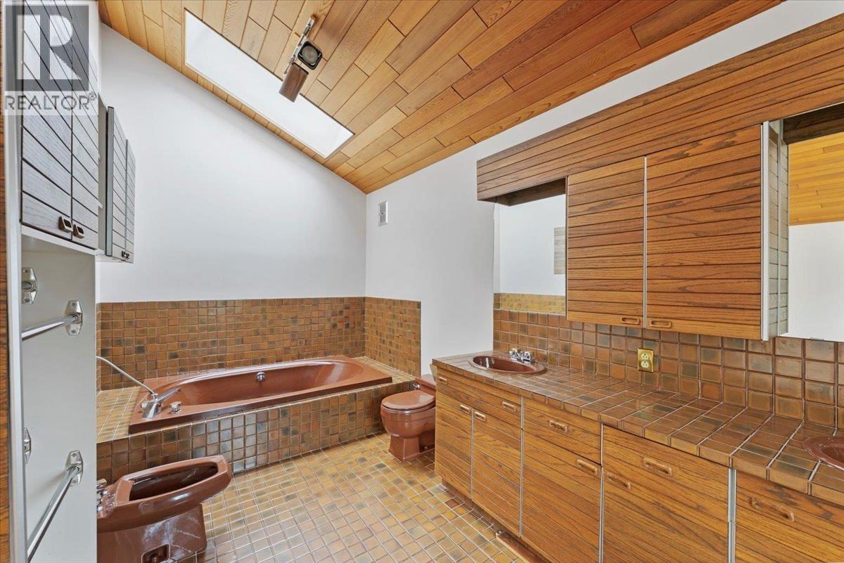 1064 Ruthina Avenue, North Vancouver, British Columbia  V7R 2E6 - Photo 27 - R3116306