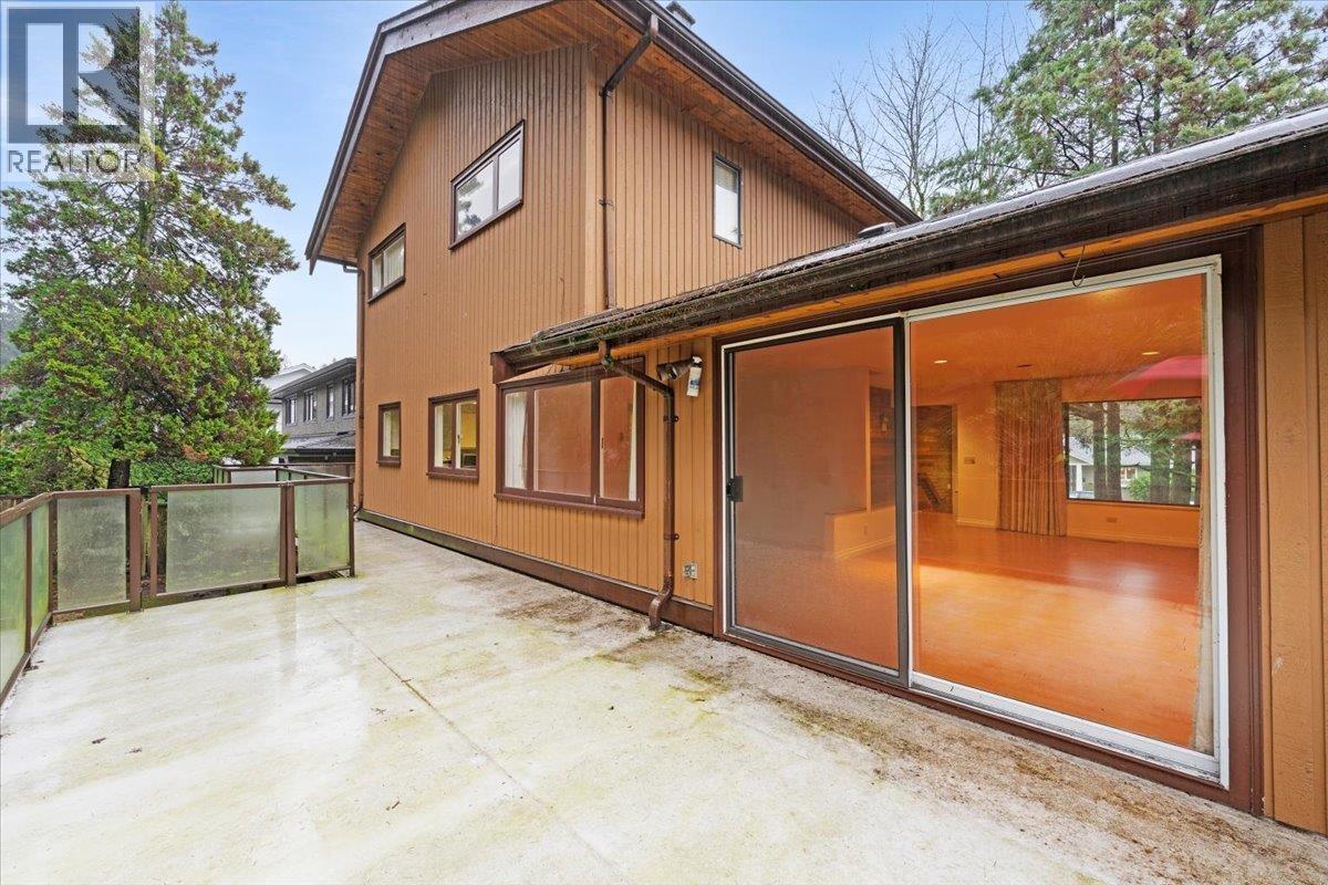 1064 Ruthina Avenue, North Vancouver, British Columbia  V7R 2E6 - Photo 37 - R3116306