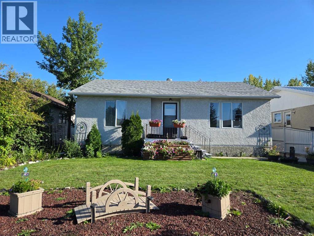 305 3 Street S, Vulcan, Alberta