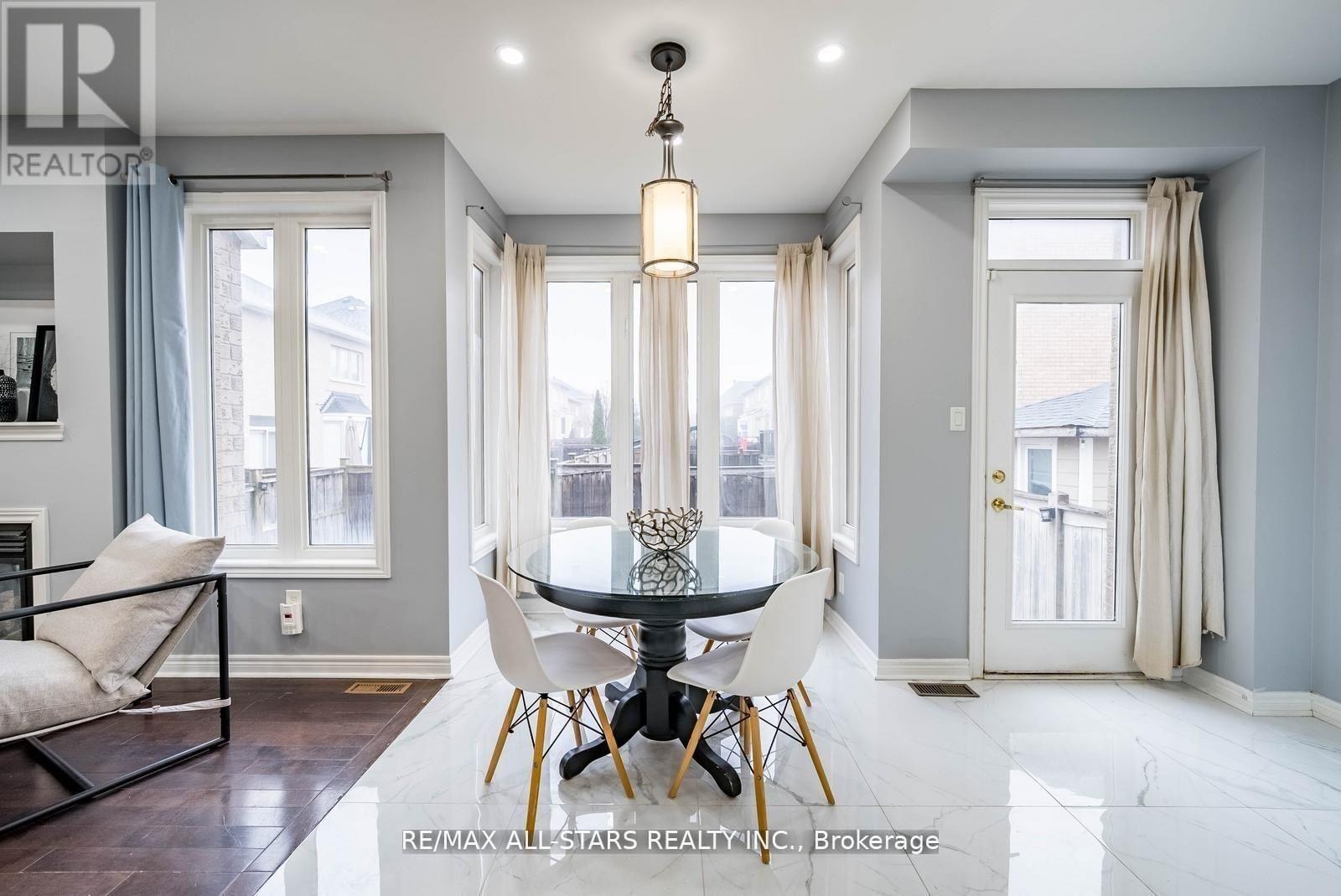 138 Yakefarm Boulevard, Whitchurch-Stouffville, Ontario  L4A 0R8 - Photo 9 - N13050486