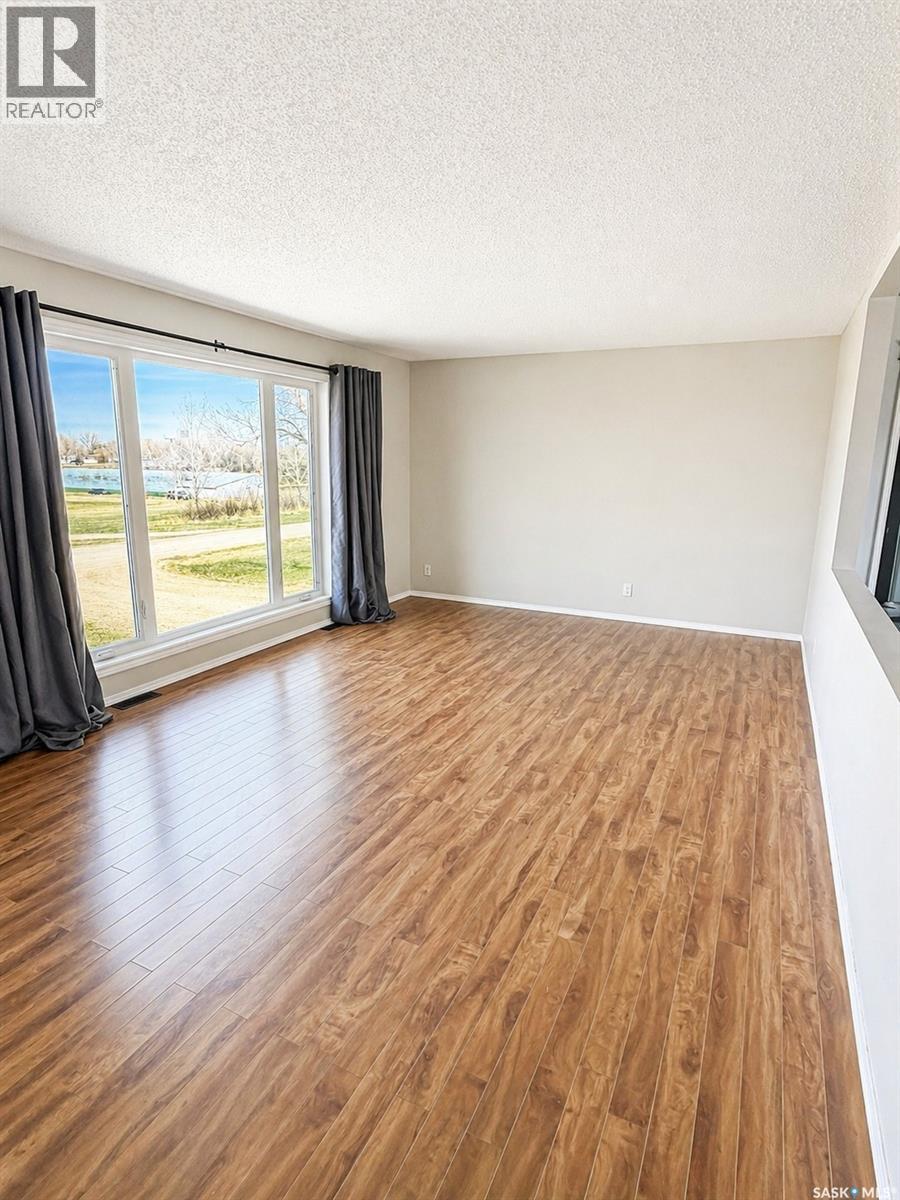 394 Standard Street, Pennant, Saskatchewan  S0N 1X0 - Photo 2 - SK027579