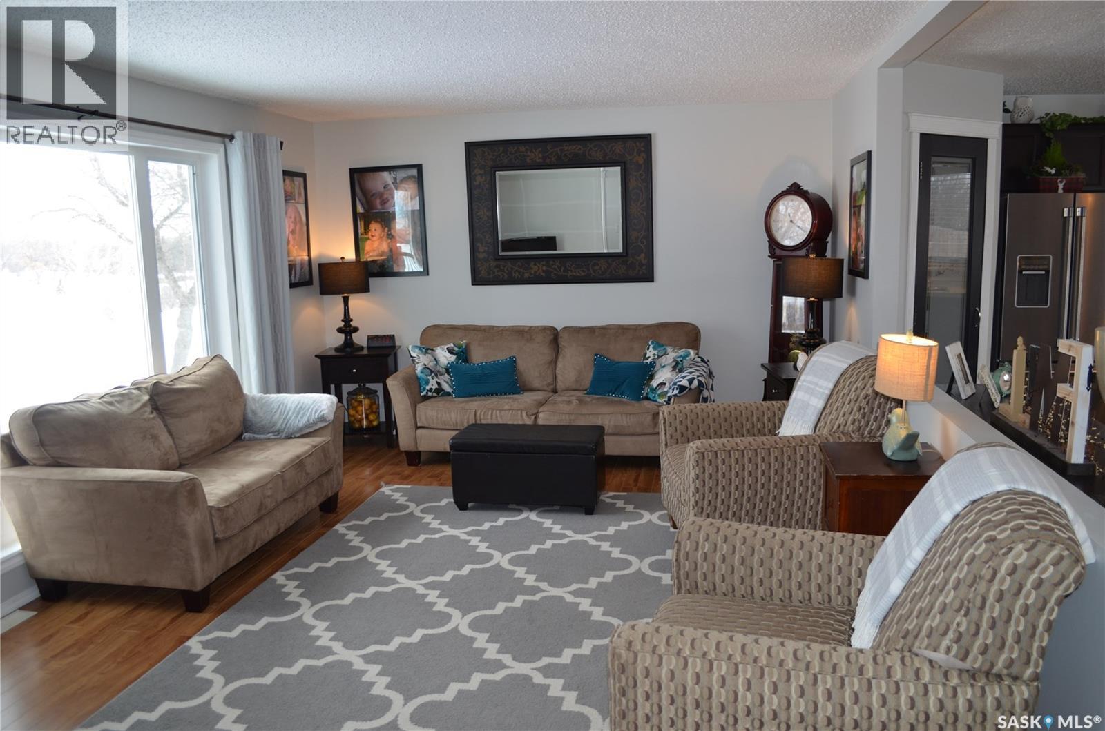 394 Standard Street, Pennant, Saskatchewan  S0N 1X0 - Photo 3 - SK027579