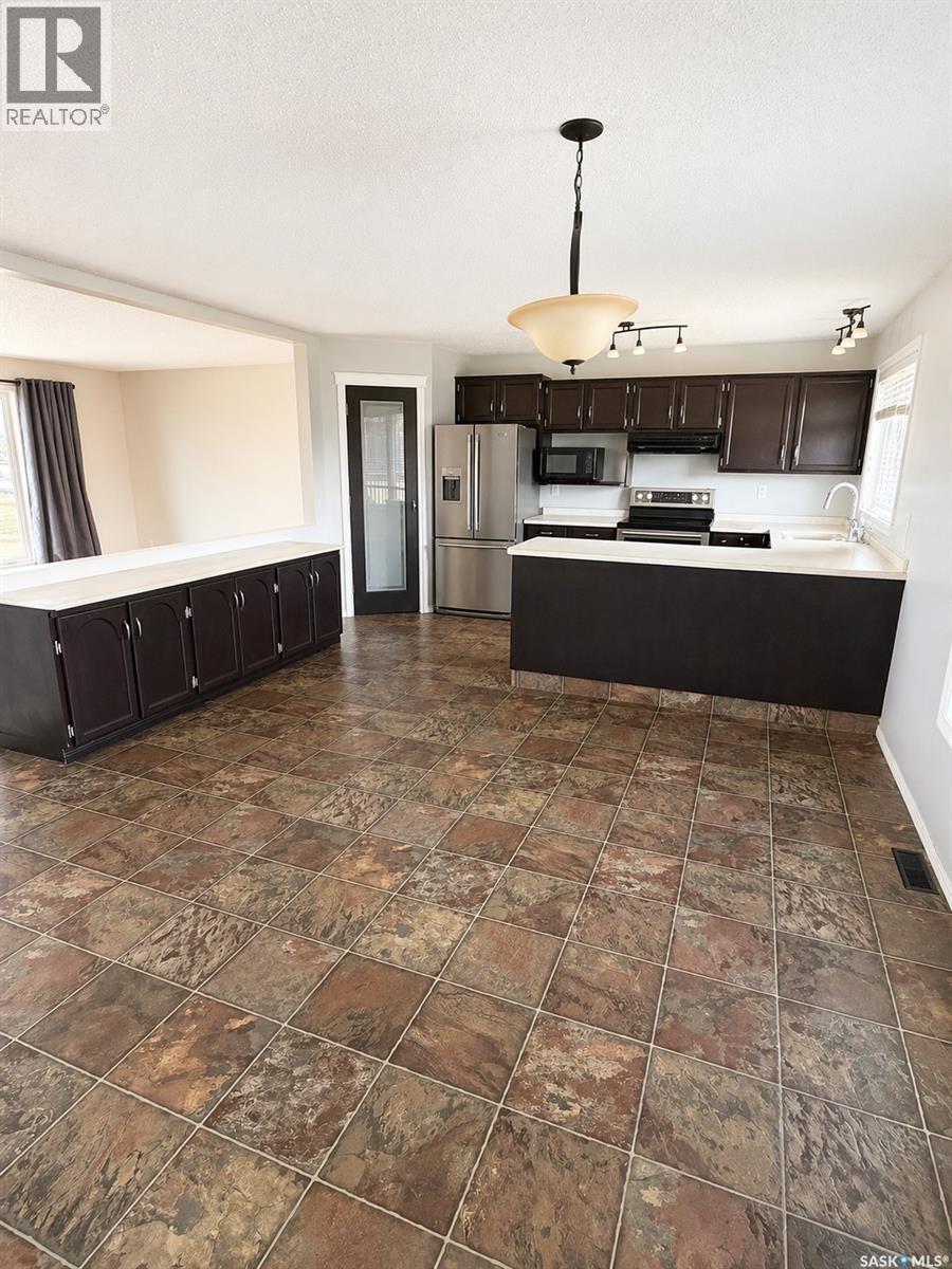 394 Standard Street, Pennant, Saskatchewan  S0N 1X0 - Photo 5 - SK027579