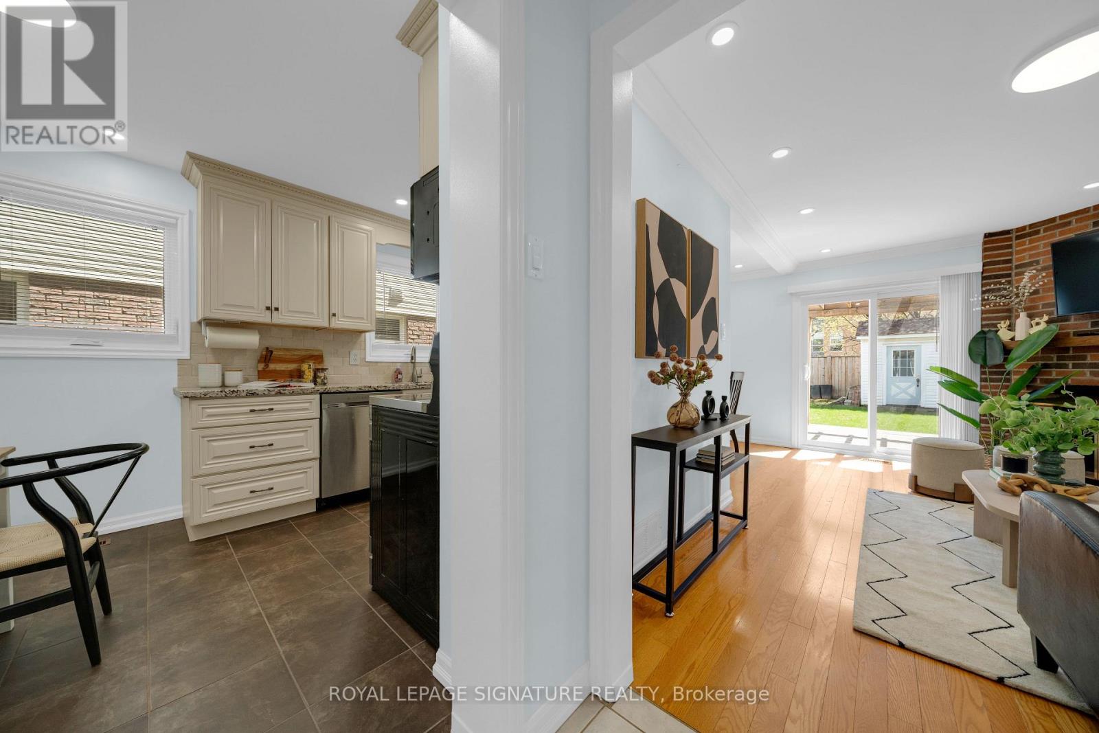 3158 Harris Crescent, Mississauga, Ontario  L5N 4Y5 - Photo 4 - W13050436