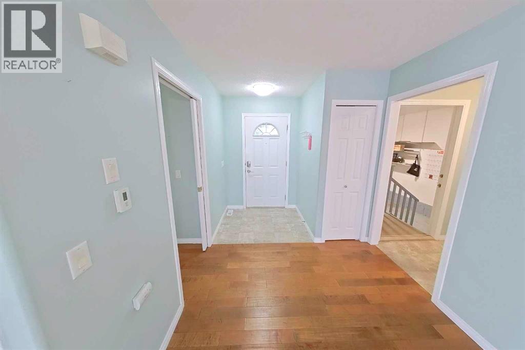 218 Centre Avenue W, Airdrie, Alberta  T4B 2M6 - Photo 9 - A2305162