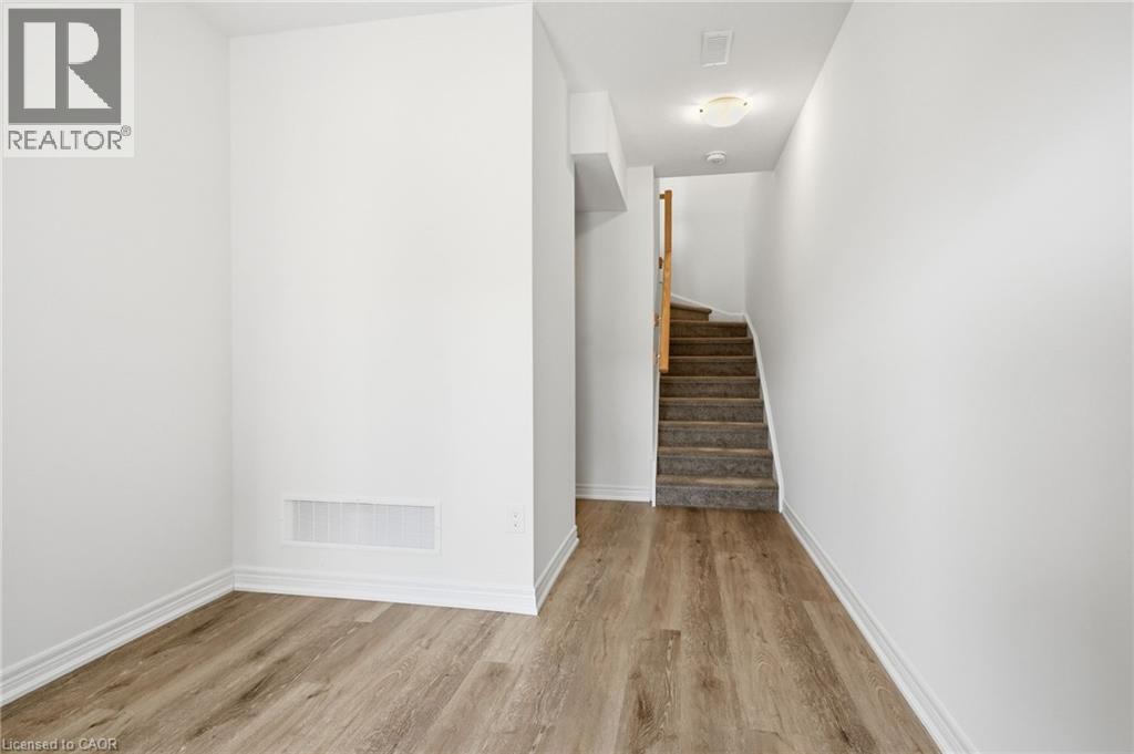 34 Dryden Lane, Hamilton, Ontario  L8H 0B6 - Photo 4 - 40824643