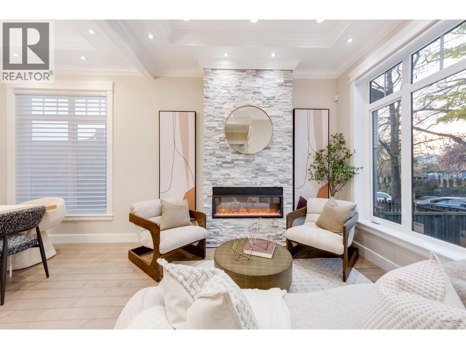 3582 Franklin Street, Vancouver, British Columbia  V5K 1Y5 - Photo 2 - R3116145