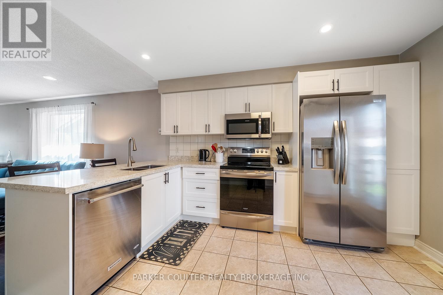 216 Mapleton Avenue, Barrie, Ontario  L4N 8T3 - Photo 11 - S13050558