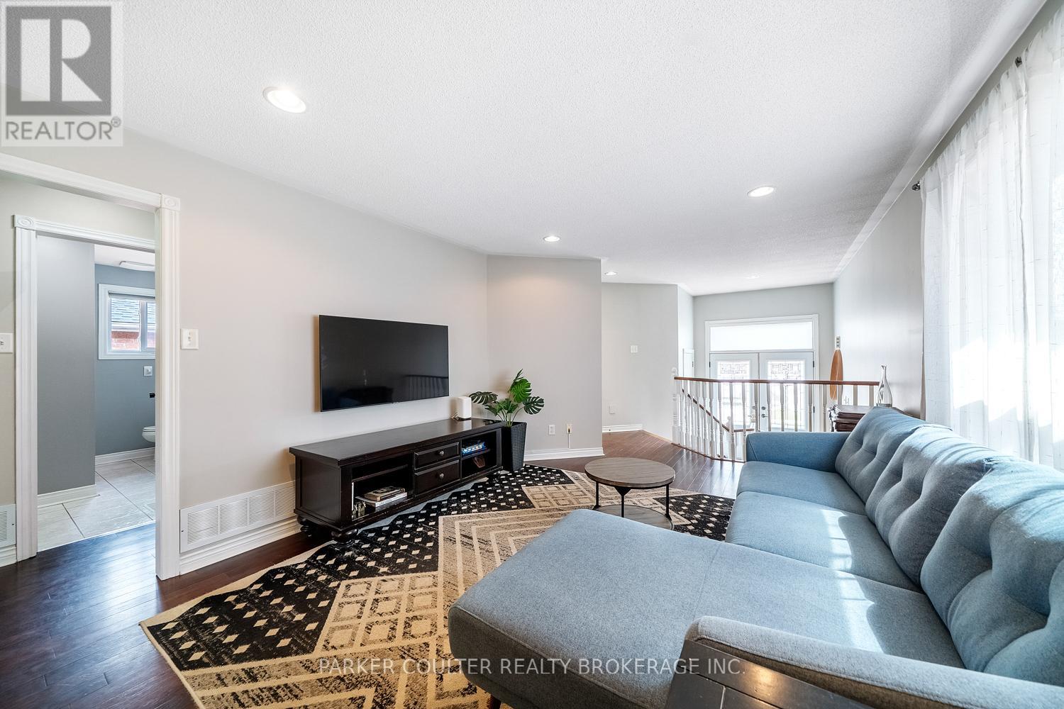 216 Mapleton Avenue, Barrie, Ontario  L4N 8T3 - Photo 4 - S13050558