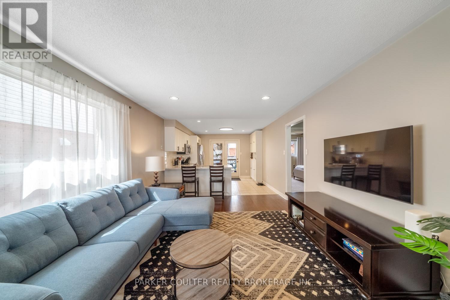 216 Mapleton Avenue, Barrie, Ontario  L4N 8T3 - Photo 7 - S13050558