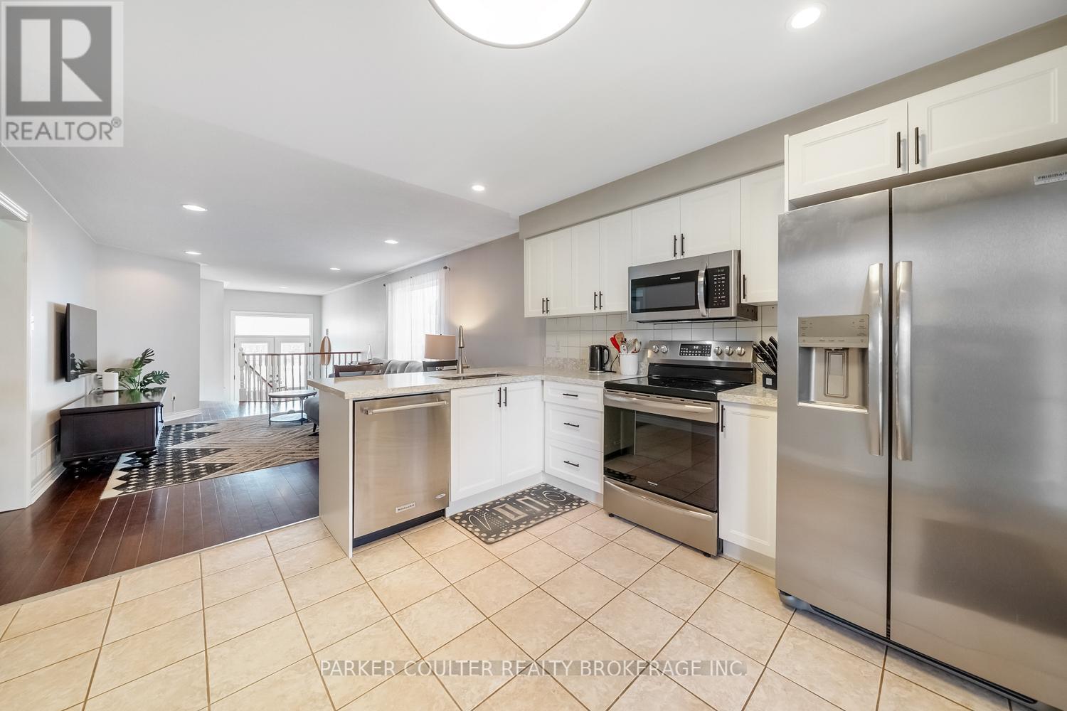 216 Mapleton Avenue, Barrie, Ontario  L4N 8T3 - Photo 8 - S13050558