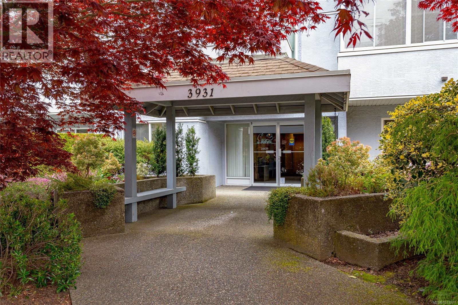 315 3931 Shelbourne St, Saanich, British Columbia  V8P 4H9 - Photo 2 - 1033271