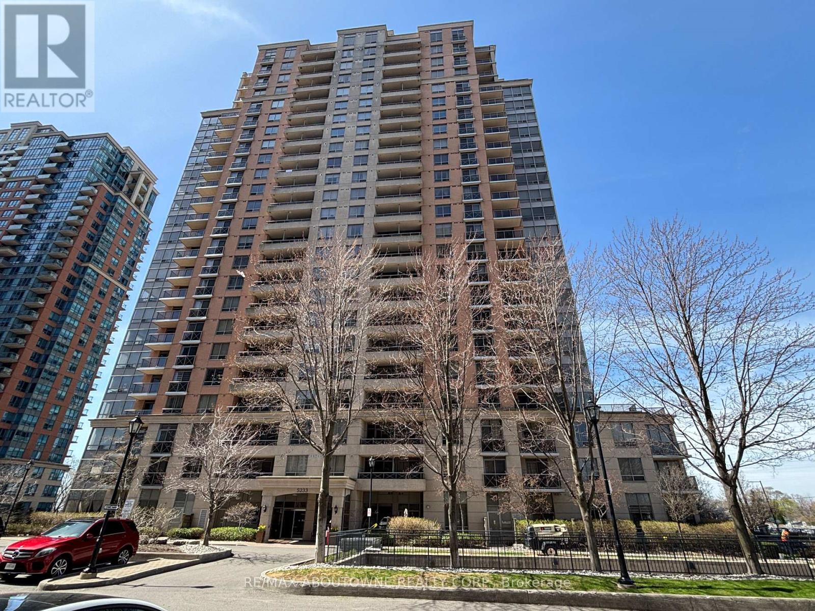 2330 - 5233 DUNDAS STREET W, Toronto, Ontario