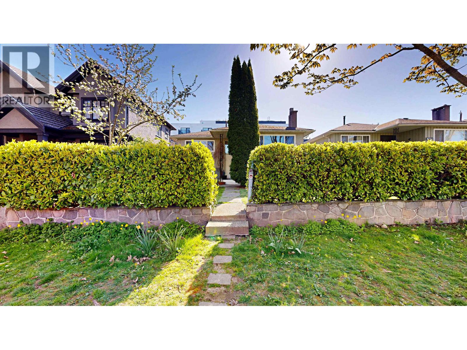 3752 BEATRICE STREET, Vancouver, British Columbia
