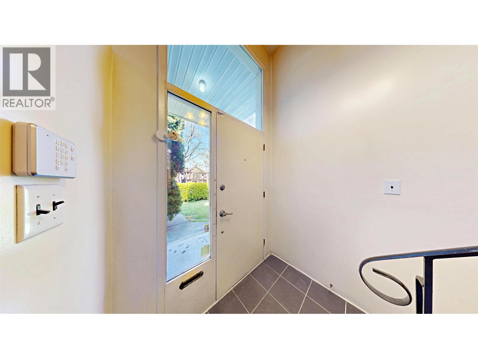 3752 Beatrice Street, Vancouver, British Columbia  V5N 4H5 - Photo 3 - R3116342