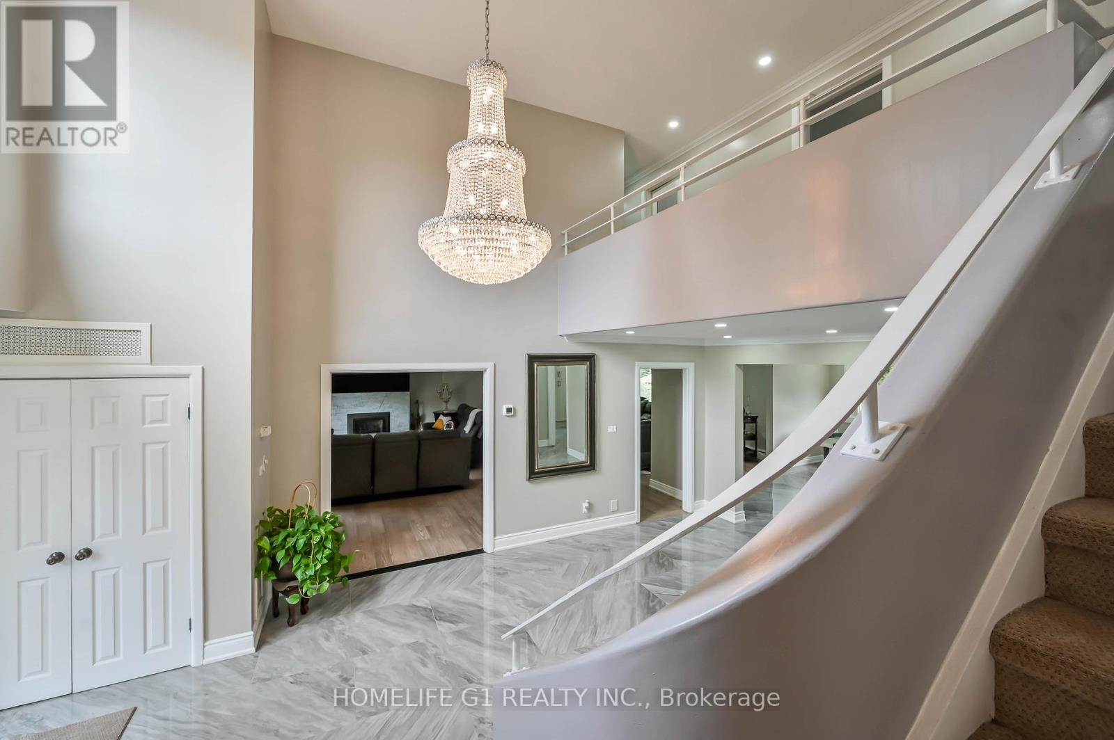 10 DOUGLAS PLACE, Hamilton, Ontario