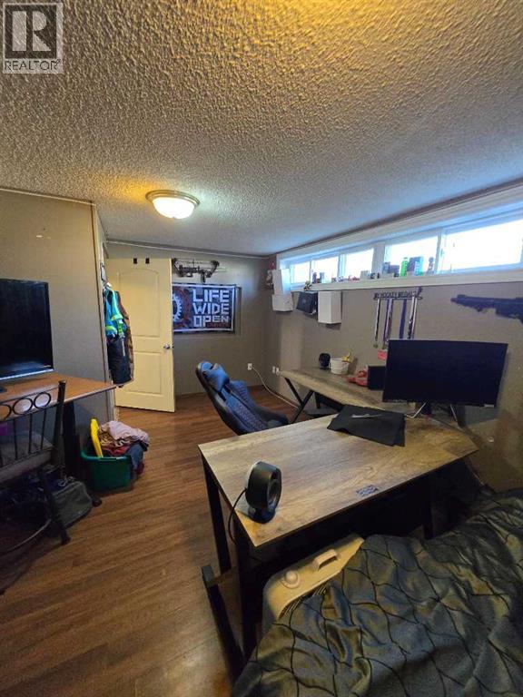 525 6 Avenue, Fox Creek, Alberta  T0H 1P0 - Photo 30 - A2248948