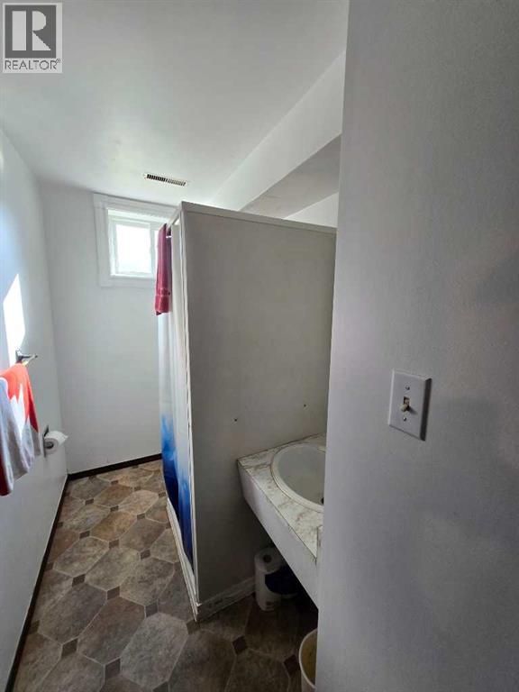 525 6 Avenue, Fox Creek, Alberta  T0H 1P0 - Photo 36 - A2248948