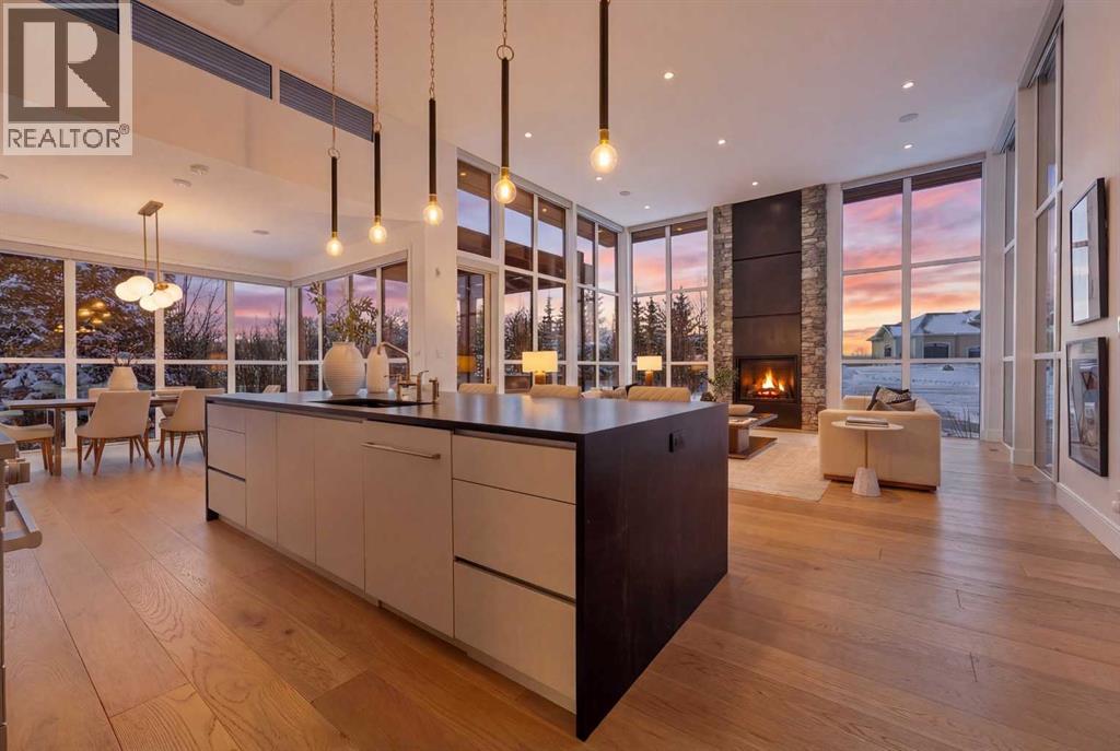 105 Silverhorn Ridge, Rural Rocky View County, Alberta  T3R 0X3 - Photo 4 - A2305428