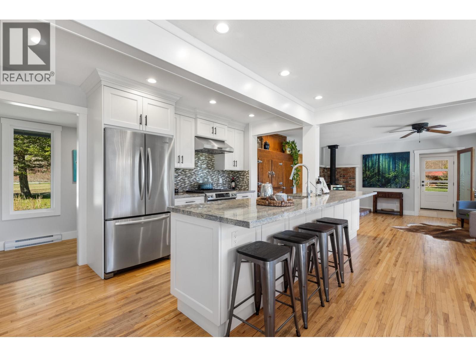 780 Green Road, Pemberton, British Columbia  V0N 2L2 - Photo 5 - R3112514