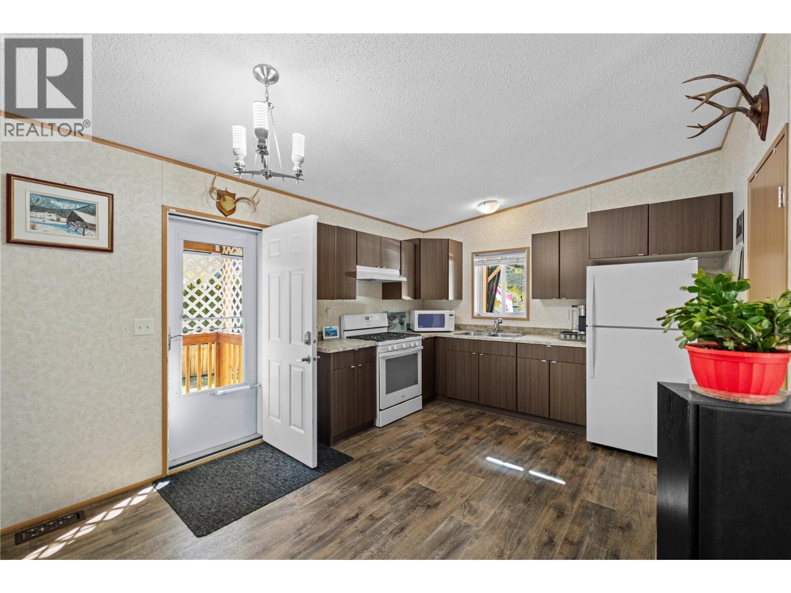 3710 Louis Creek Road, Barriere, British Columbia  V0E 1E0 - Photo 4 - 10385032