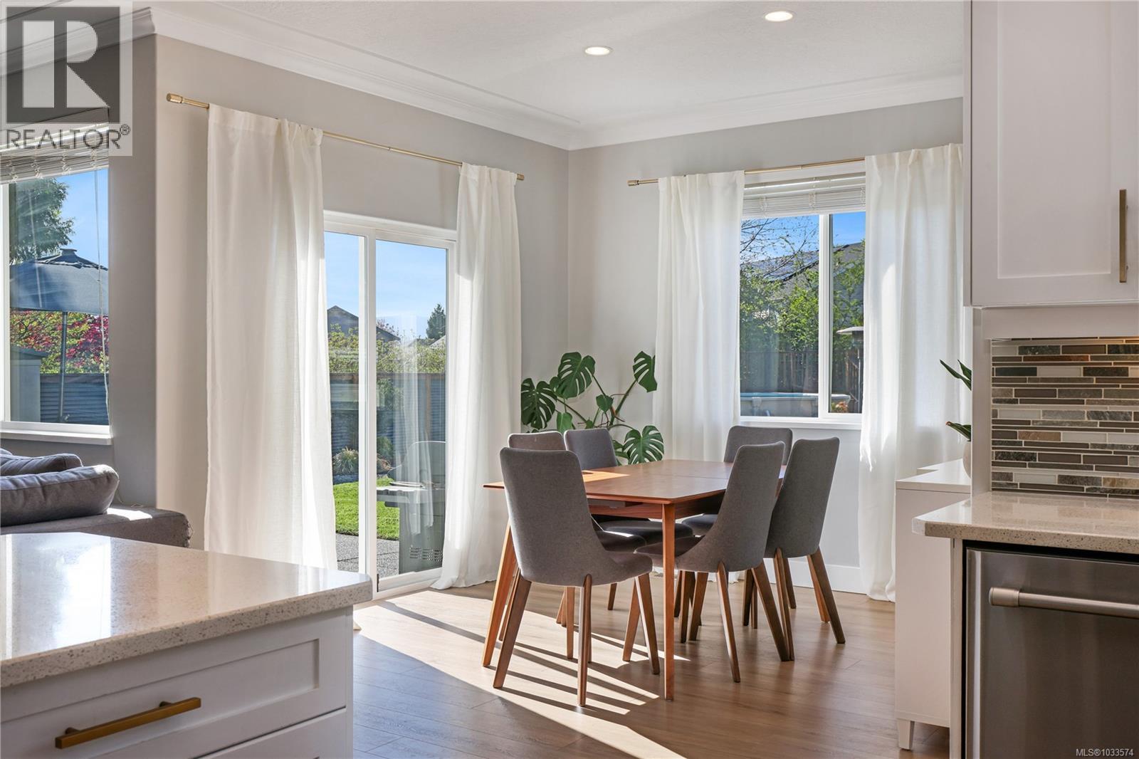 2461 Stirling Cres, Courtenay, British Columbia  V9N 1Y2 - Photo 15 - 1033574