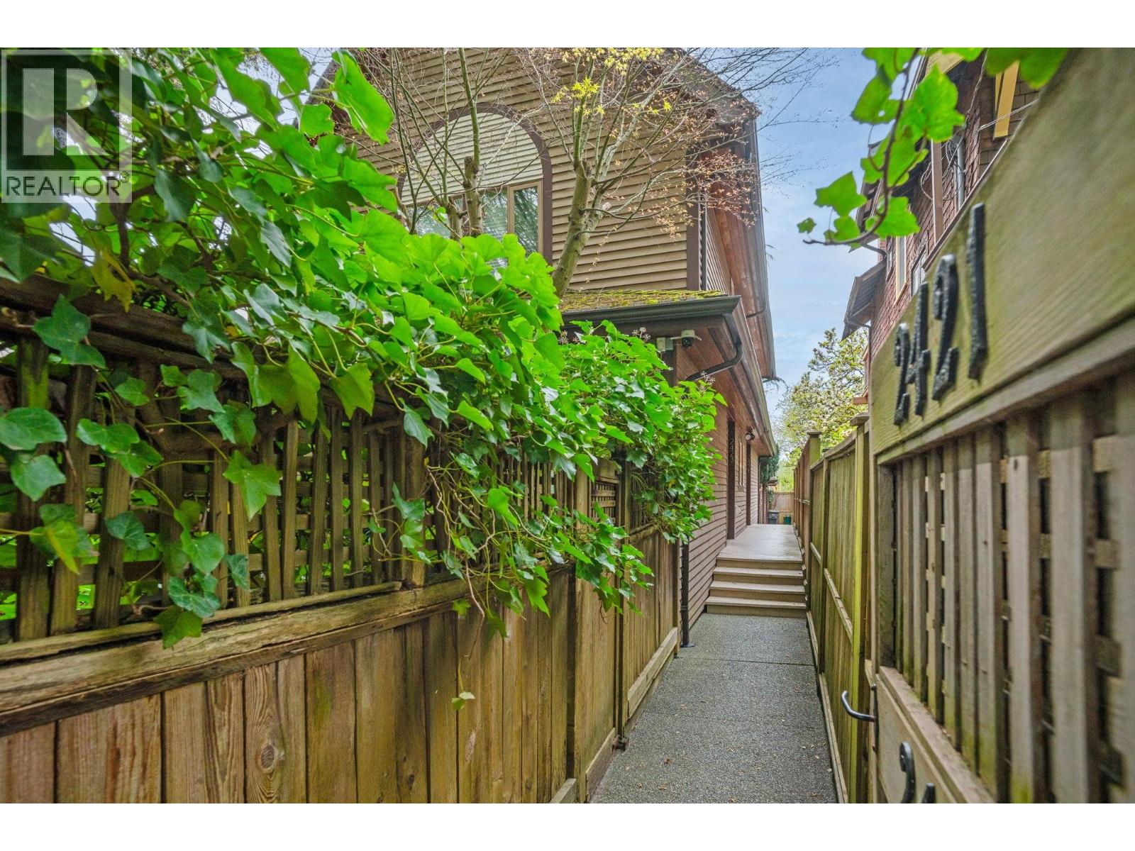 2421 Trafalgar Street, Vancouver, British Columbia  V6K 3T2 - Photo 3 - R3116198