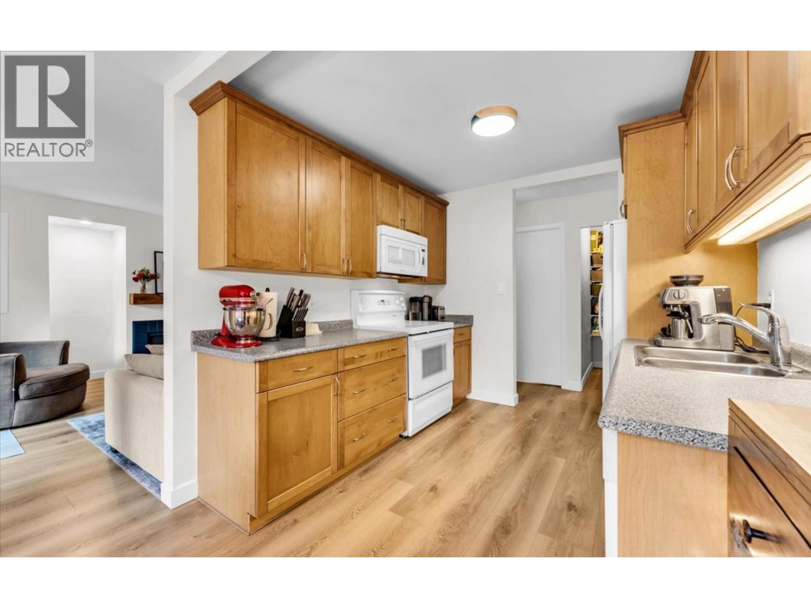 102 1935 W 1st Avenue, Vancouver, British Columbia  V6J 1G7 - Photo 14 - R3116375