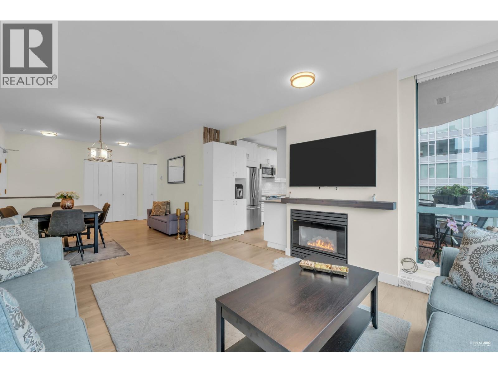 801 140 E 14 Street, North Vancouver, British Columbia  V7L 2N3 - Photo 4 - R3116416