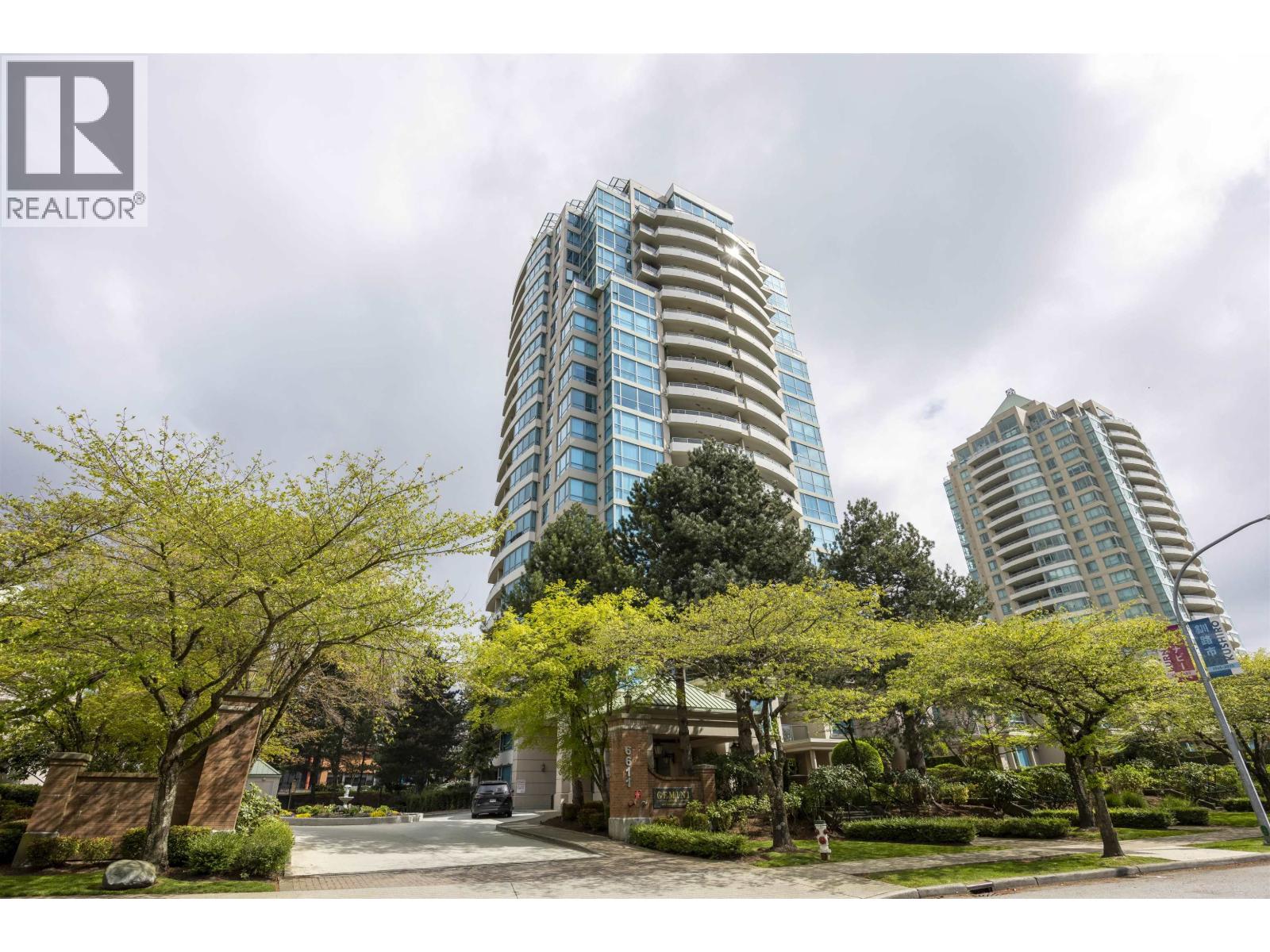 501 6611 SOUTHOAKS CRESCENT, Burnaby, British Columbia