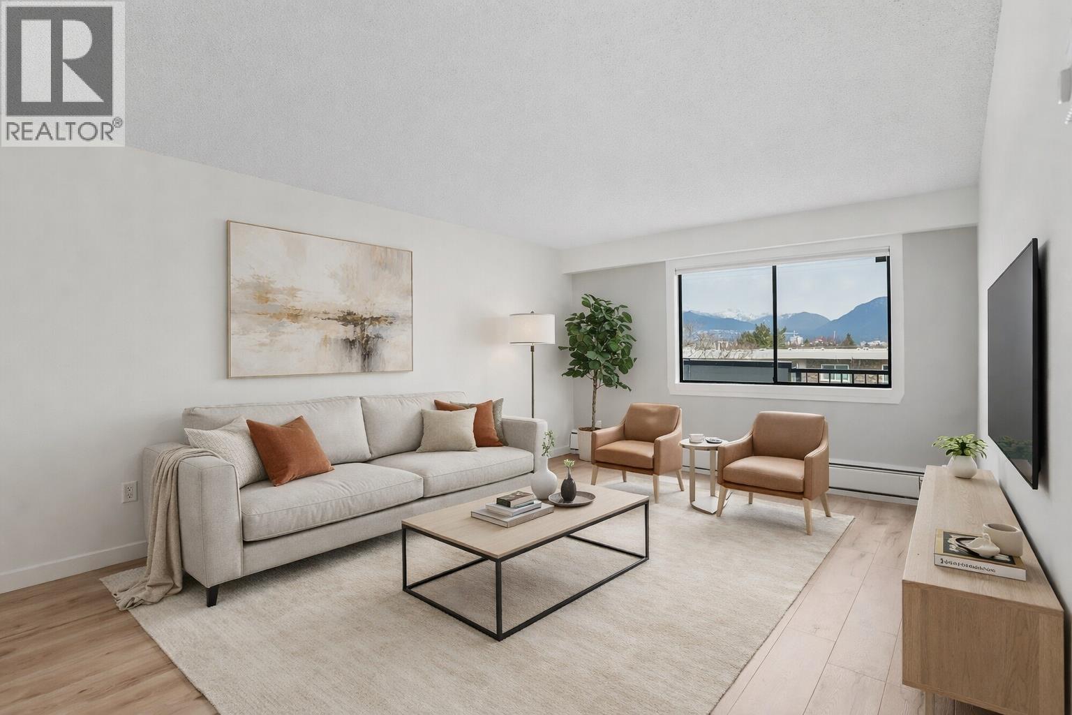 329 710 E 6TH AVENUE, Vancouver, British Columbia