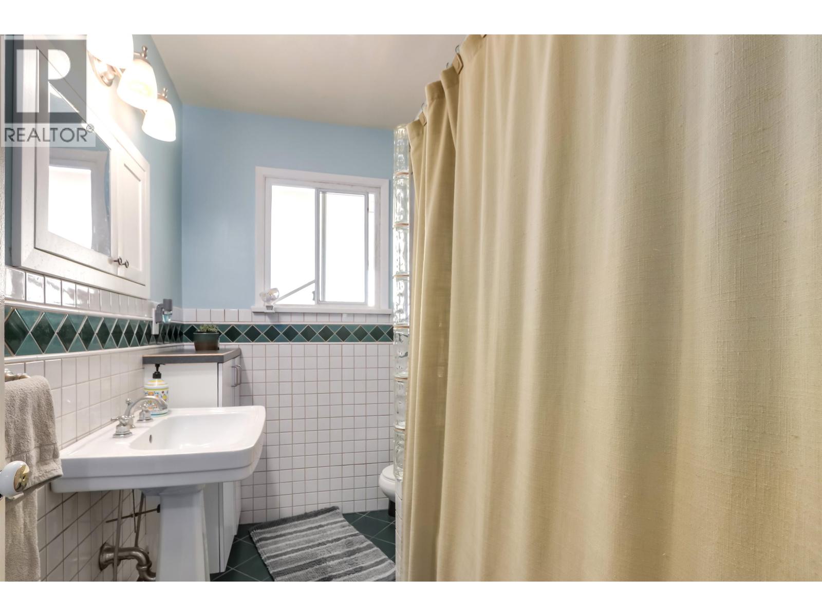 3712 Fir Street, Burnaby, British Columbia  V5G 2A5 - Photo 17 - R3116384