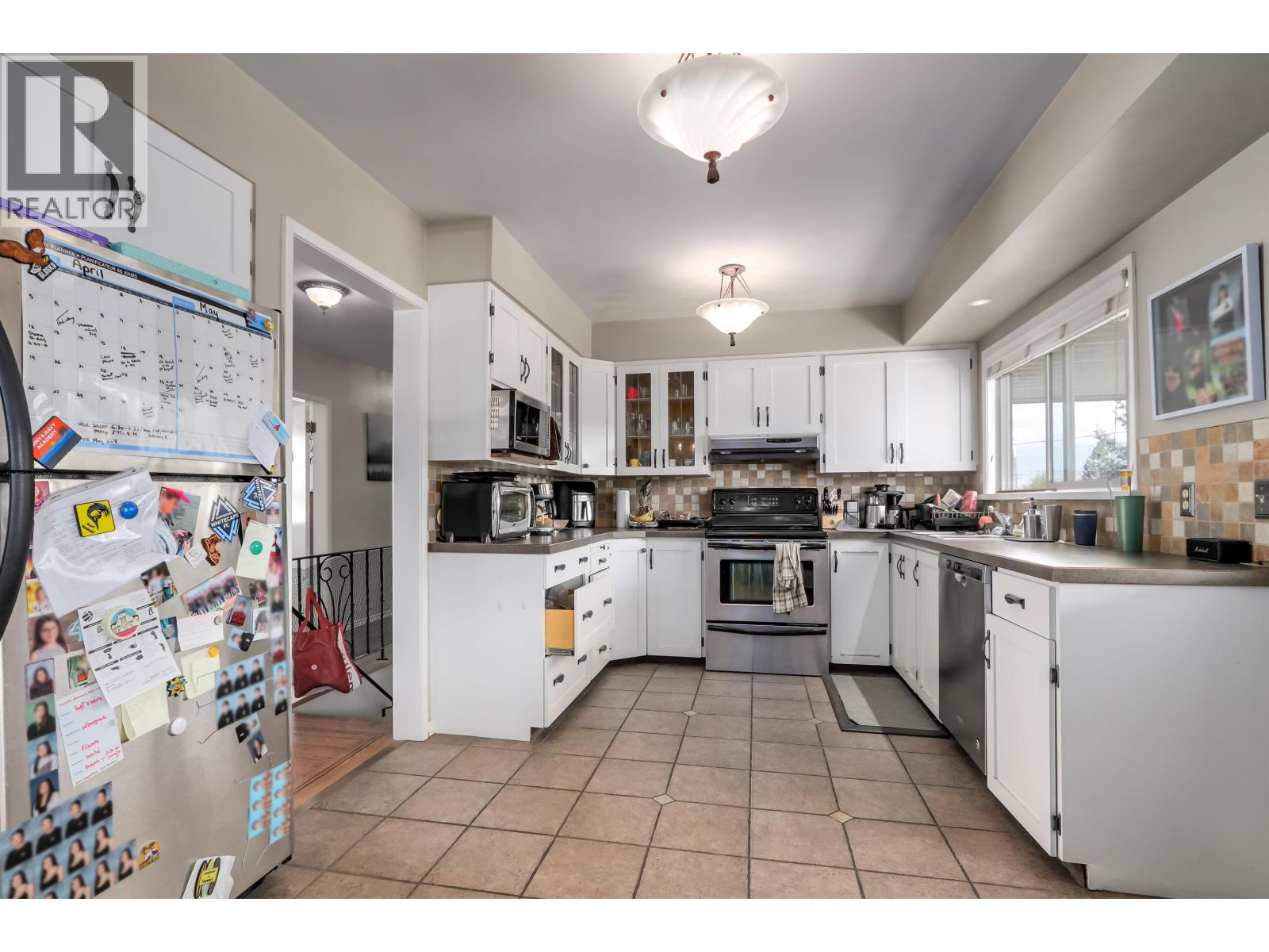 3712 Fir Street, Burnaby, British Columbia  V5G 2A5 - Photo 7 - R3116384