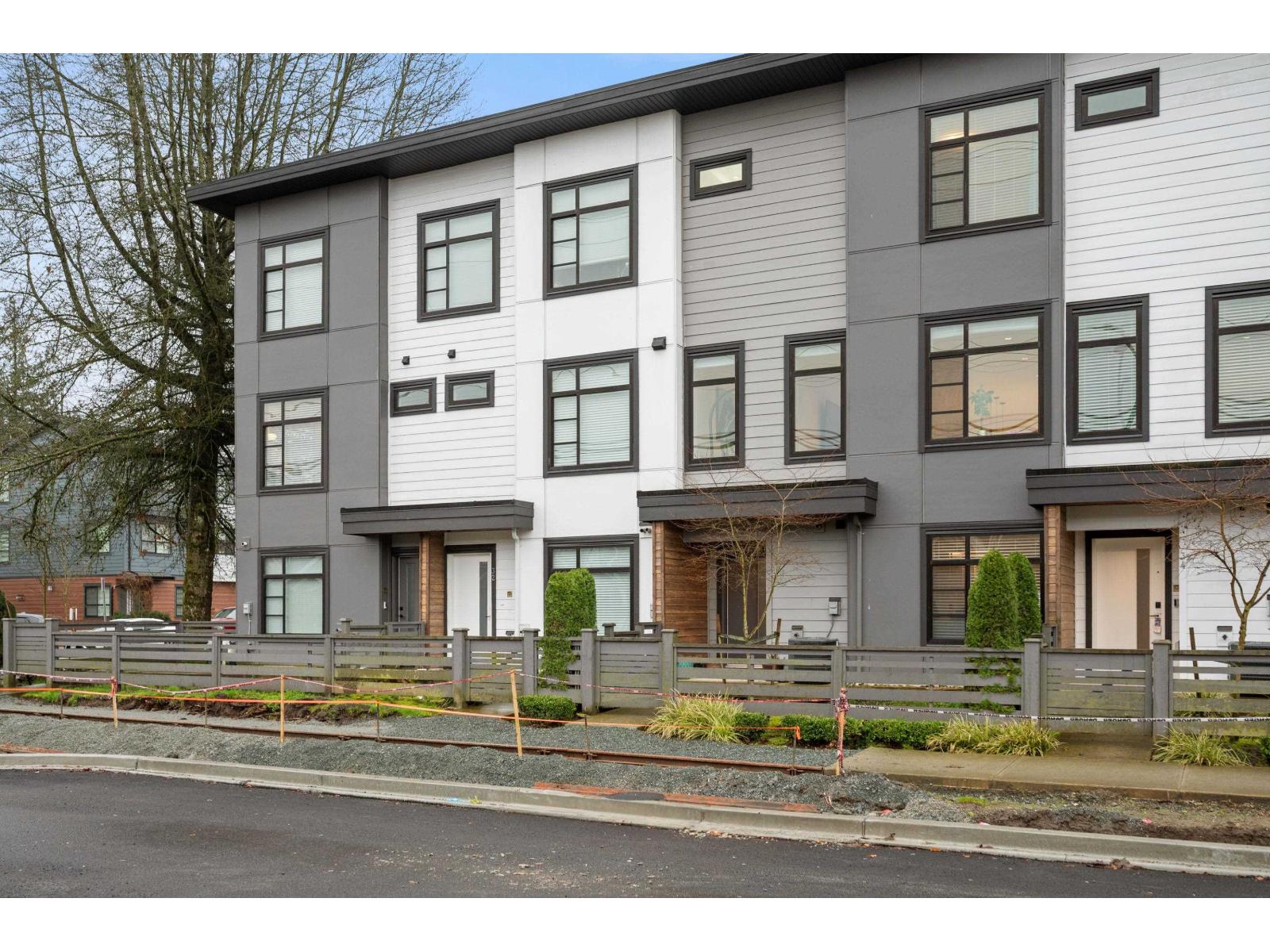 33 7127 193A STREET, Surrey, British Columbia