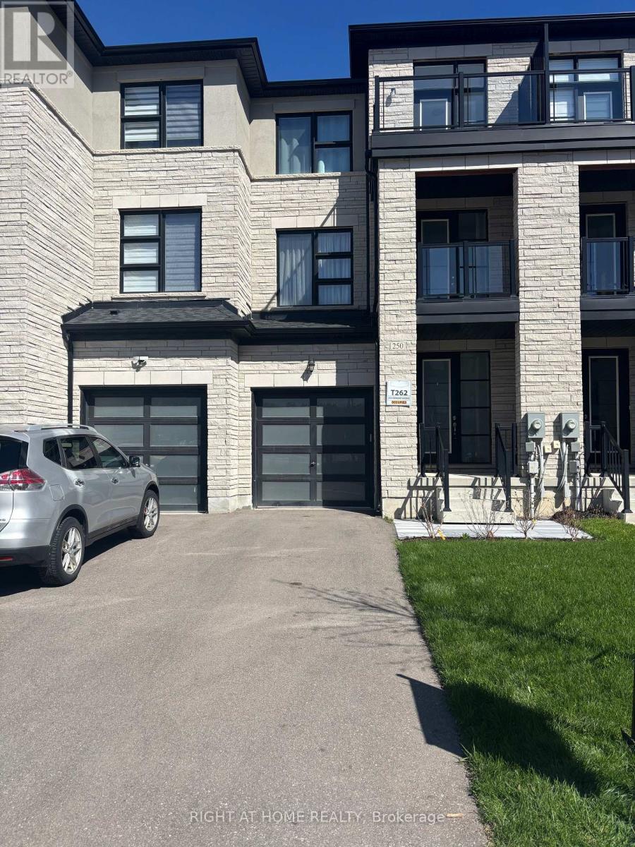 250 VERMONT AVENUE, Newmarket, Ontario