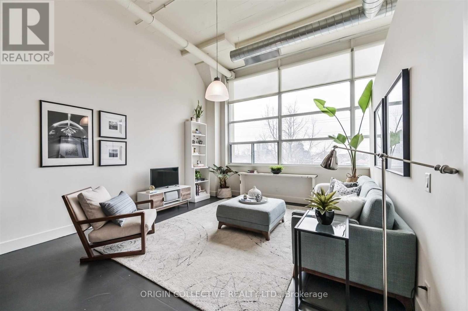 210 - 1001 ROSELAWN AVENUE, Toronto, Ontario