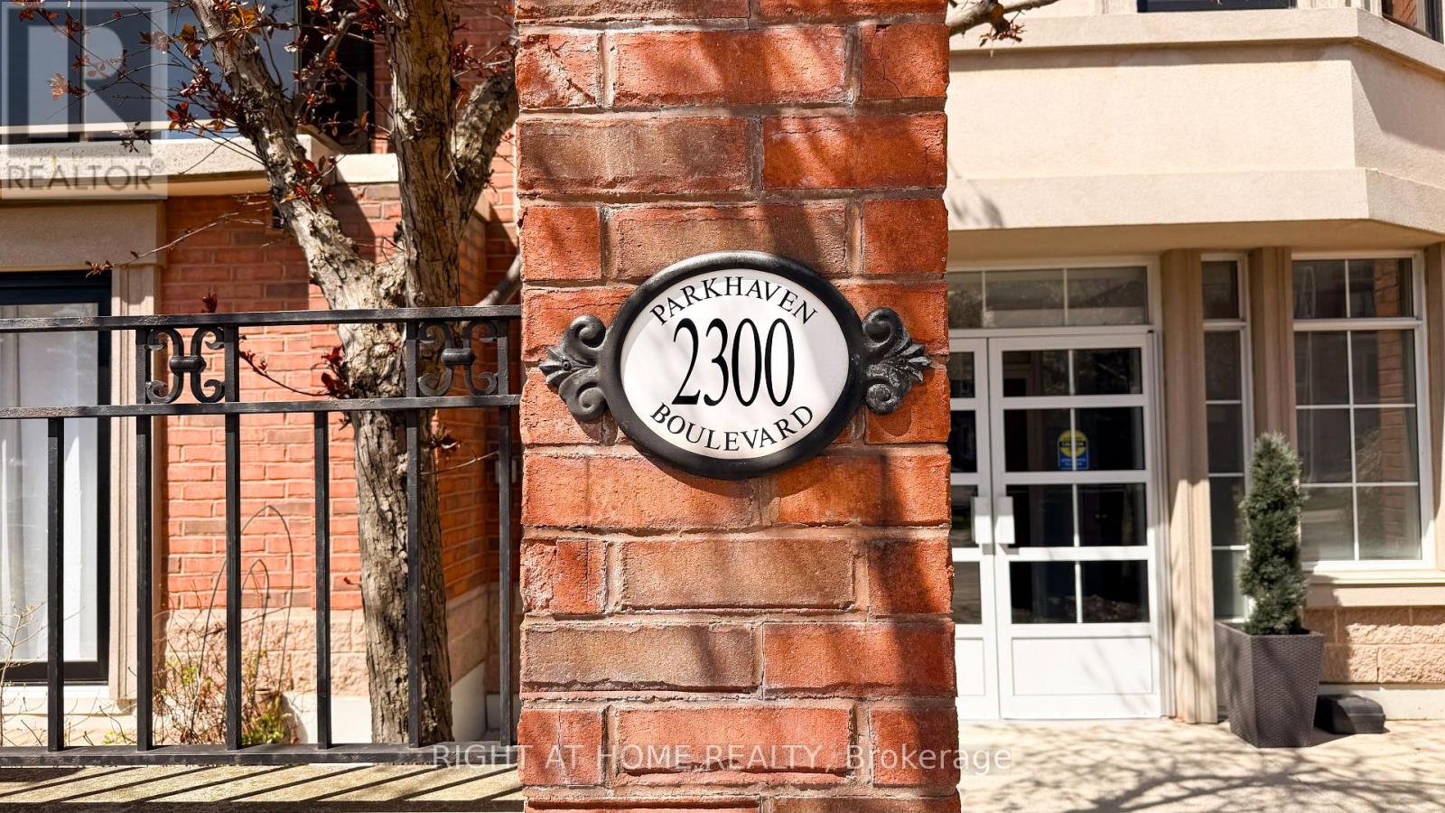 308 - 2300 PARKHAVEN BOULEVARD, Oakville, Ontario