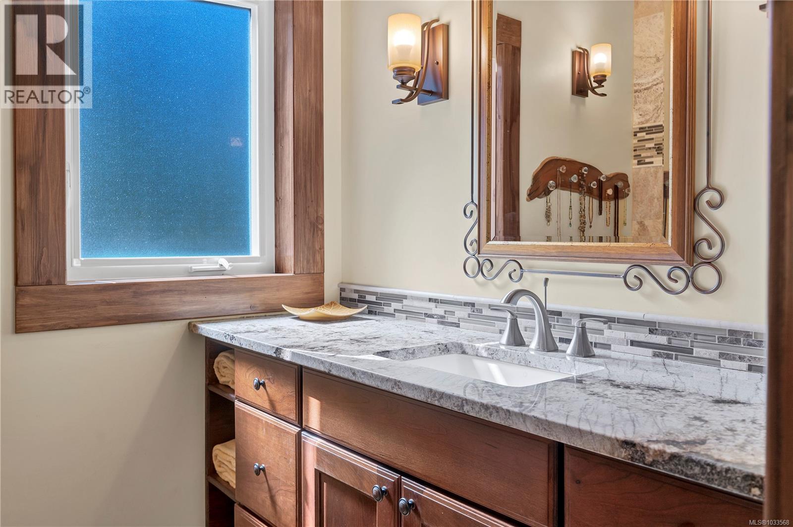 1676 Kanish View Dr, Quadra Island, British Columbia  V0P 1H0 - Photo 31 - 1033568