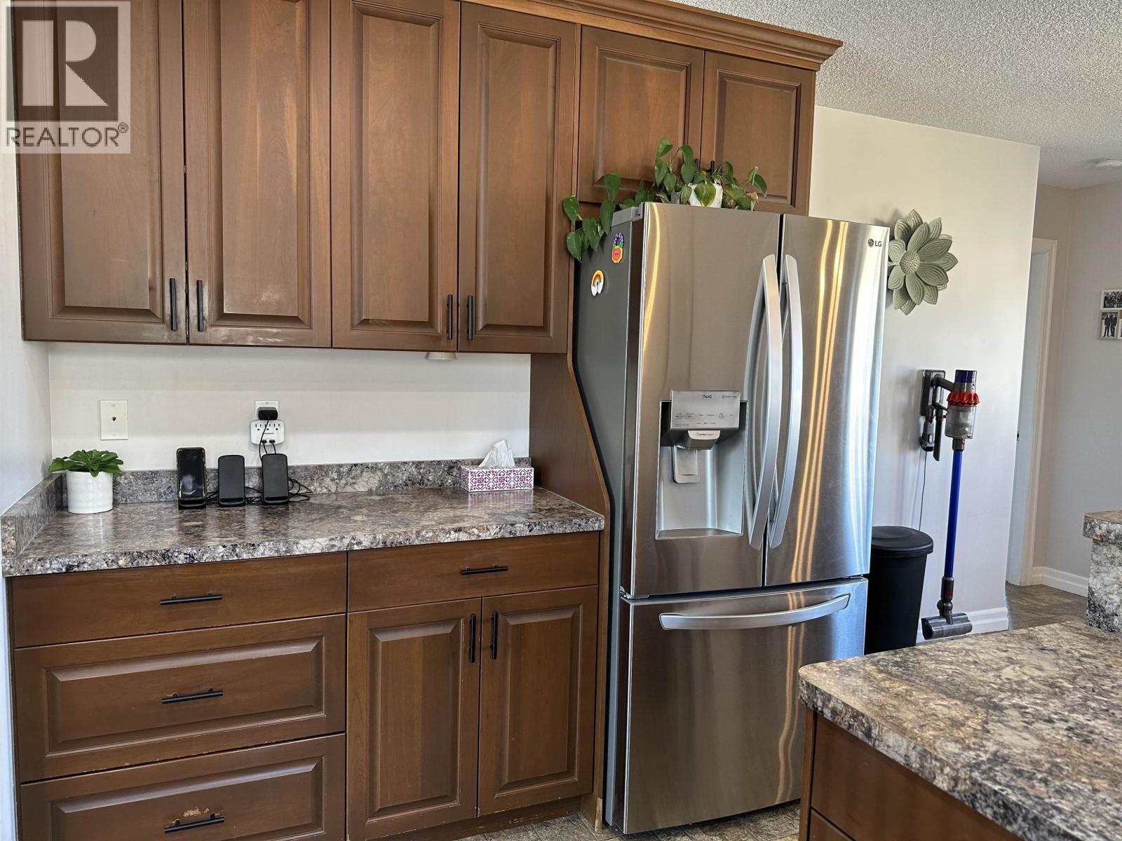 8804 118a Avenue, Fort St. John, British Columbia  V1J 0H8 - Photo 7 - R3116232